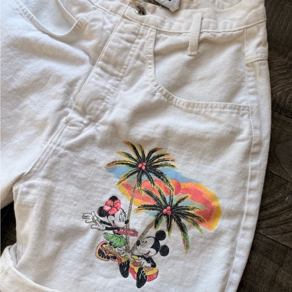 Rare vintage Disney White High-Waisted Shorts with Character and Palm Design - Picture 5 of 10